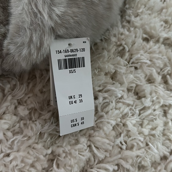 Abercrombie Slippers - Picture 2 of 4